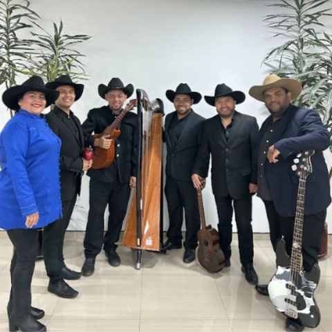 Anita Carranza y Tierra Nueva